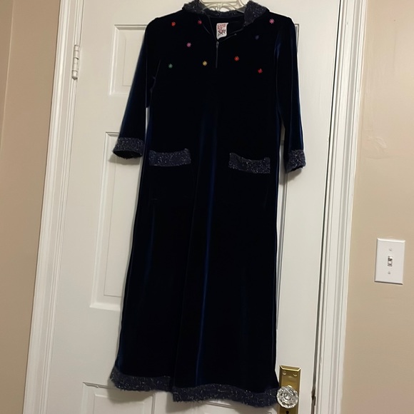 Cozi Kidz Velvet Robe - Picture 1 of 4